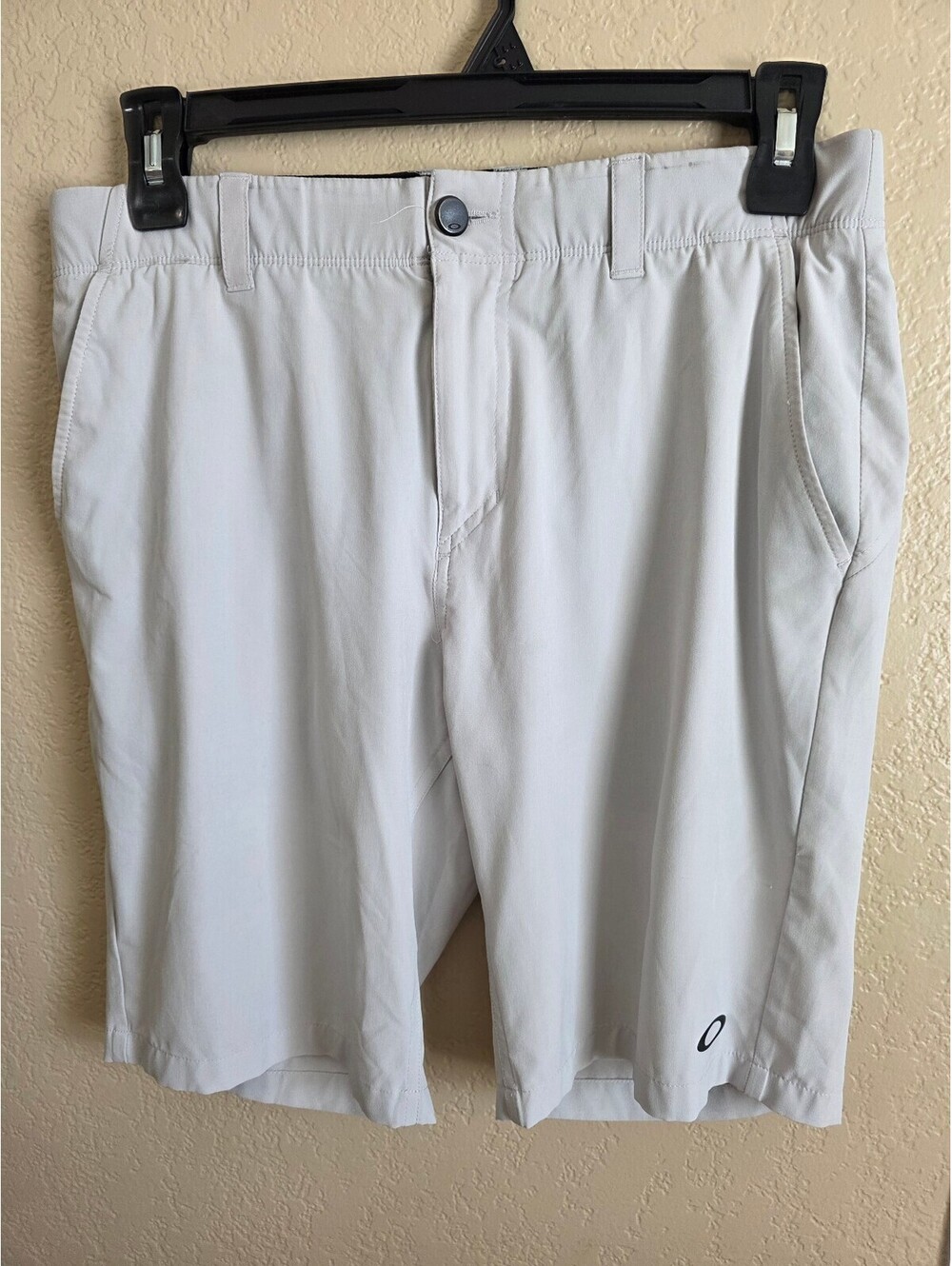 Oakley Men's White Regular Fit Shorts Size 32